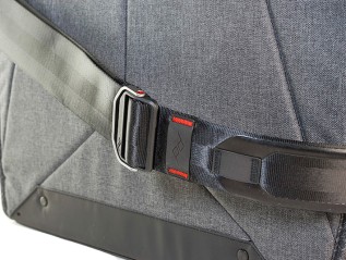 Bolso PEAK DESIGN The Every day Messenger 15 Carbón detalle