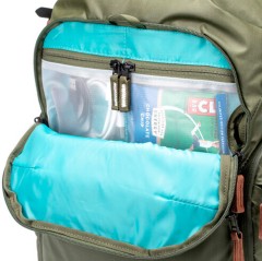 Mochila SHIMODA EXPLORE V2 25L STARTER KIT VERDE solapa